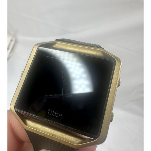 Fitbit Blaze Smart Fitness Watch Charger Extra Watch Band Workout Works - Picture 7 of 8